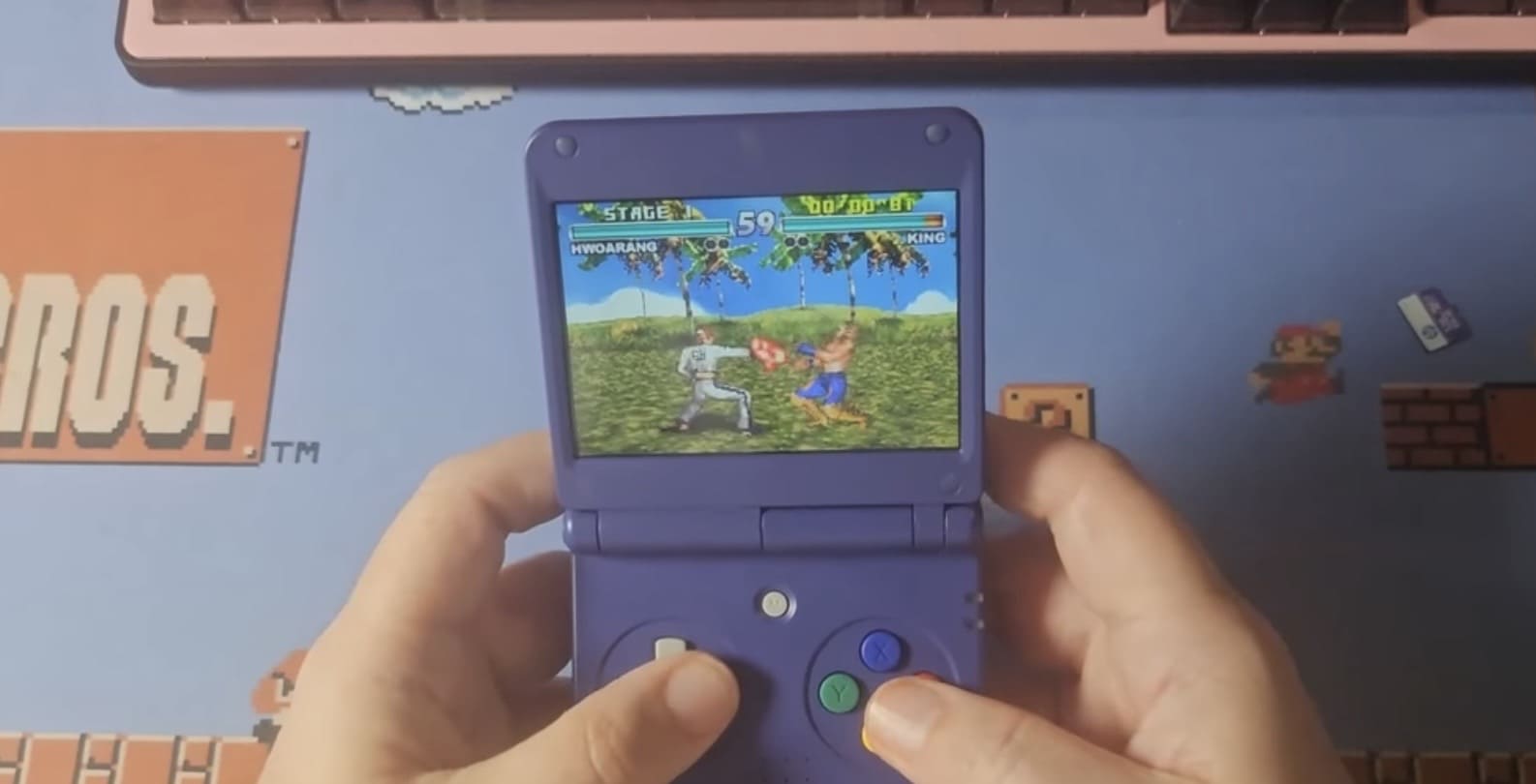 BatleXP Flip: un handheld retro plegable que emula hasta Nintendo 64 y PSP